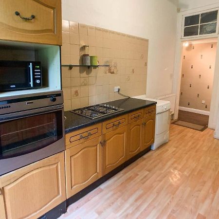 Large Glasgow South Family Home - Free Parking 外观 照片