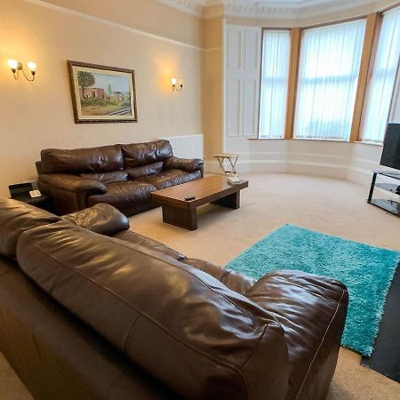 Large Glasgow South Family Home - Free Parking 外观 照片