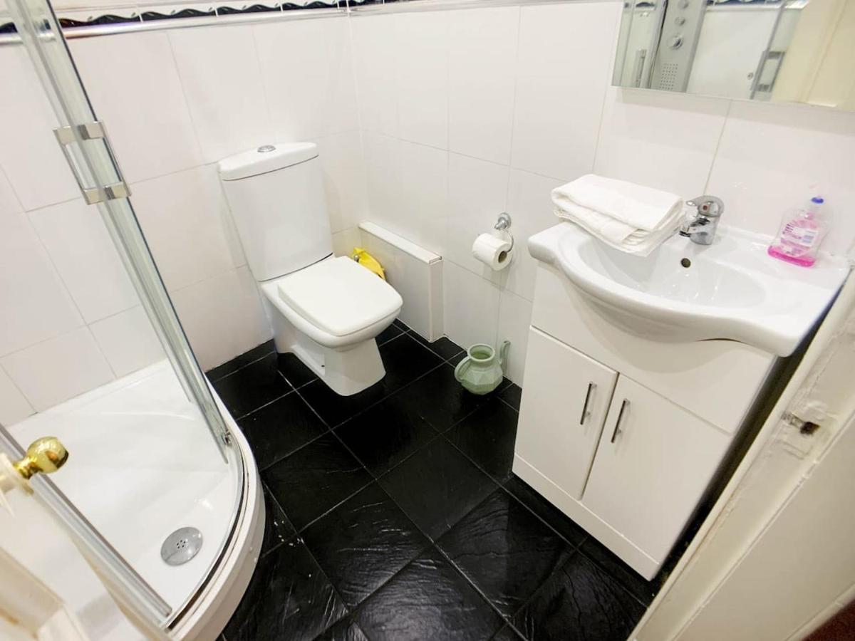 Large Glasgow South Family Home - Free Parking 外观 照片