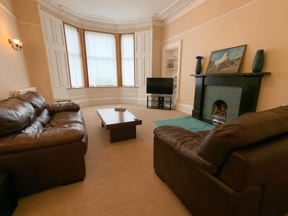 Large Glasgow South Family Home - Free Parking 外观 照片