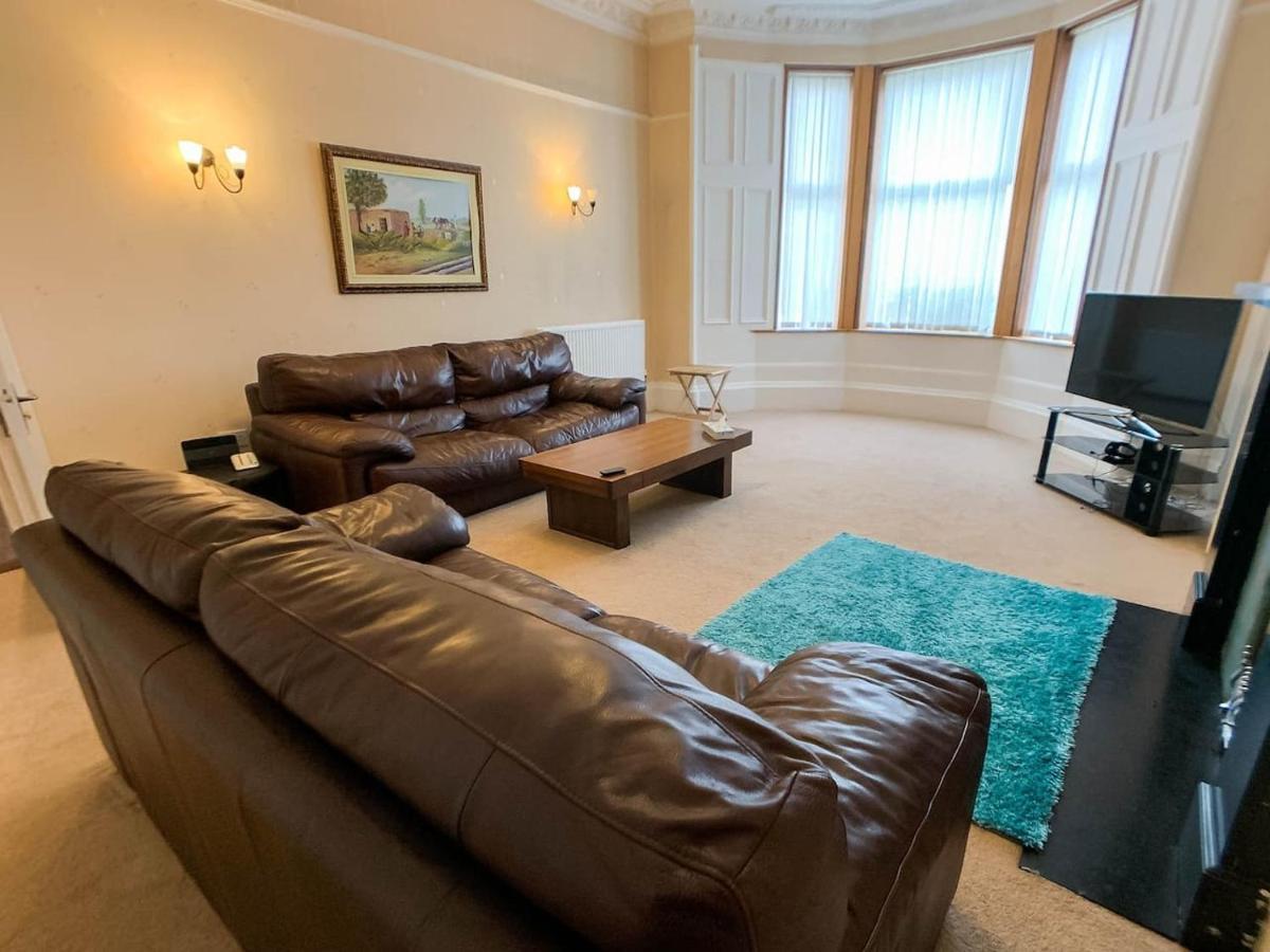 Large Glasgow South Family Home - Free Parking 外观 照片