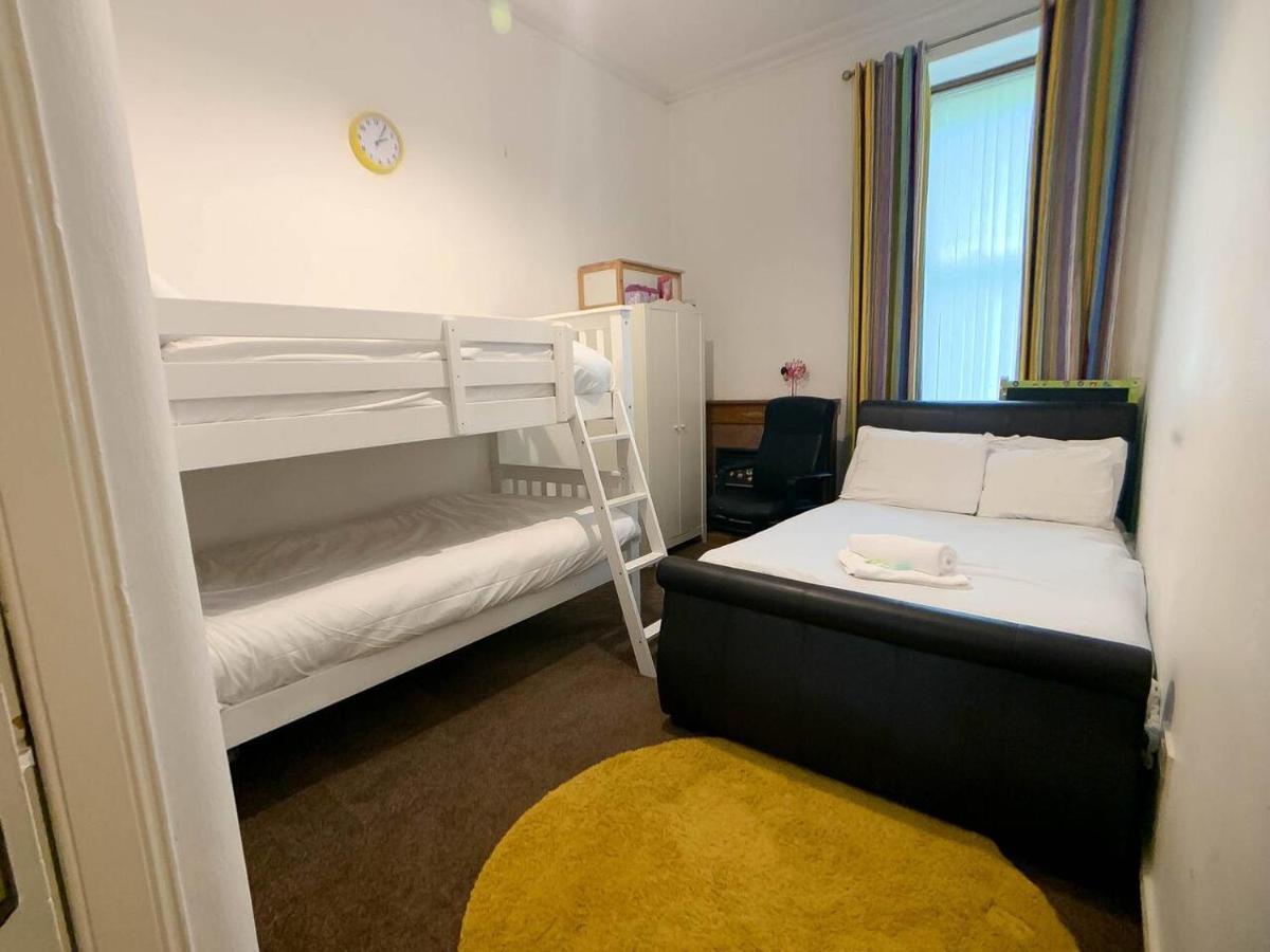 Large Glasgow South Family Home - Free Parking 外观 照片