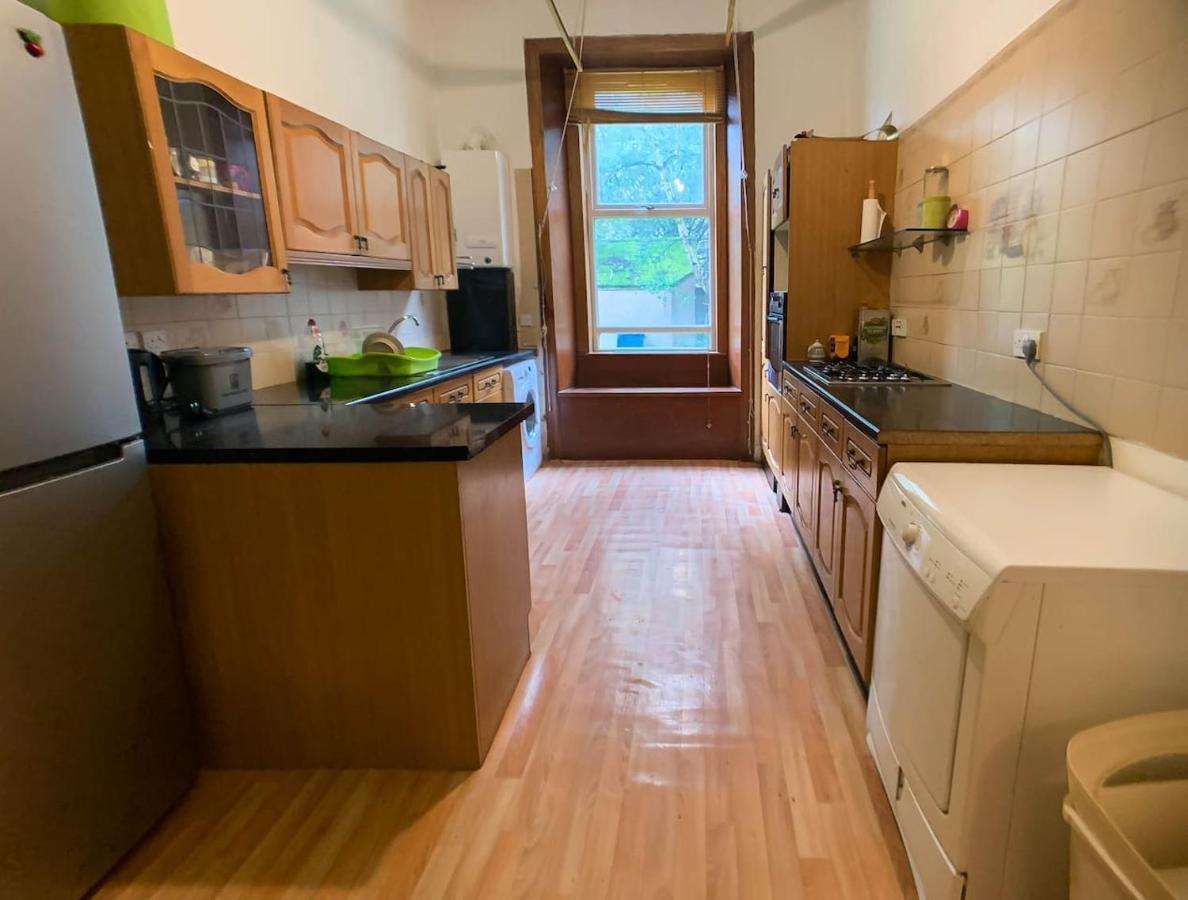 Large Glasgow South Family Home - Free Parking 外观 照片