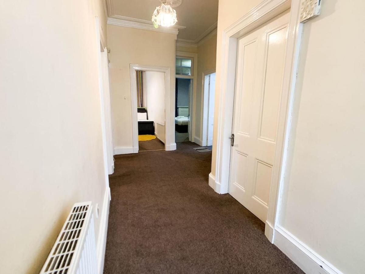 Large Glasgow South Family Home - Free Parking 外观 照片