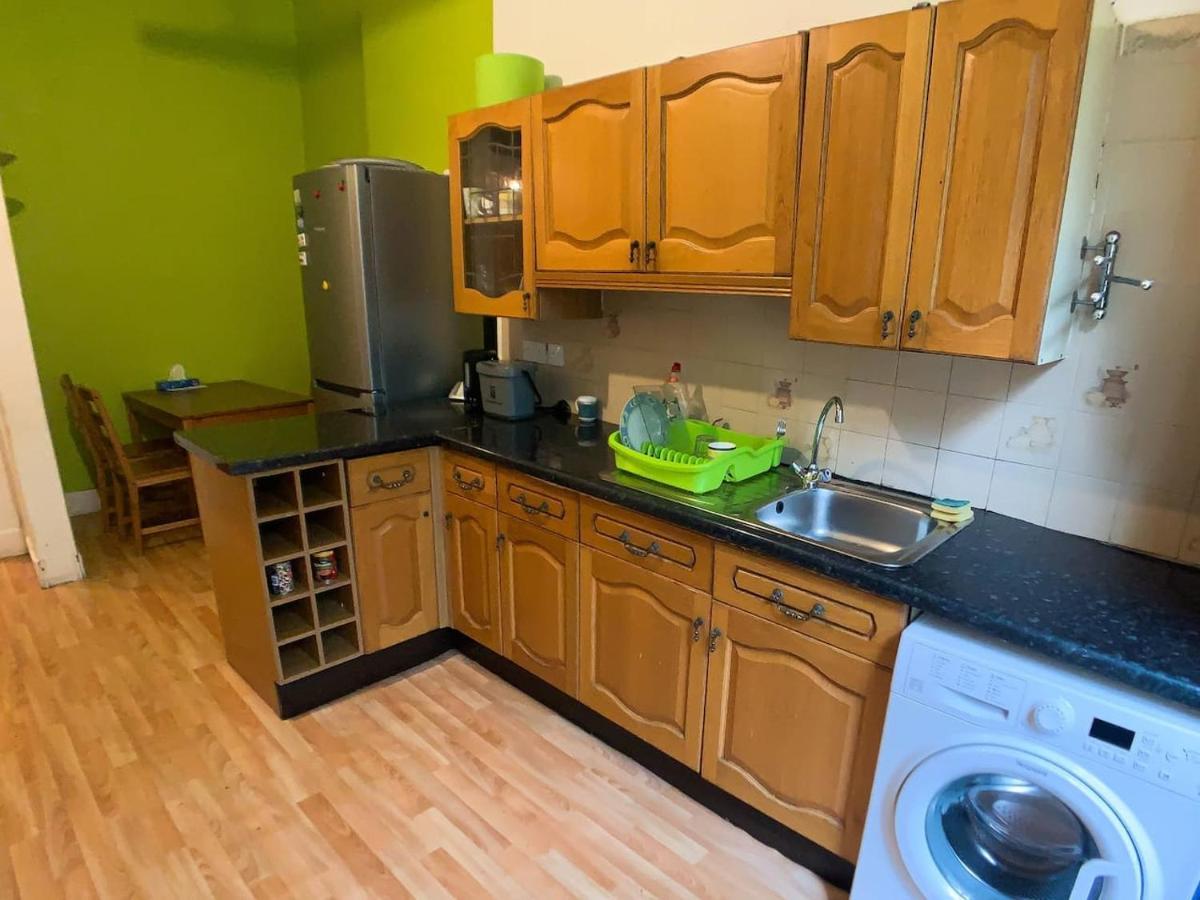 Large Glasgow South Family Home - Free Parking 外观 照片