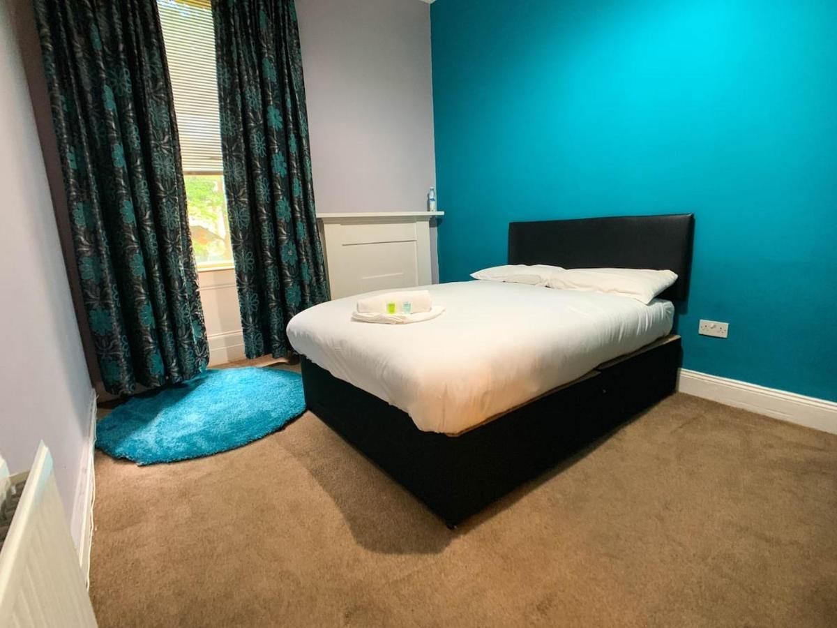 Large Glasgow South Family Home - Free Parking 外观 照片