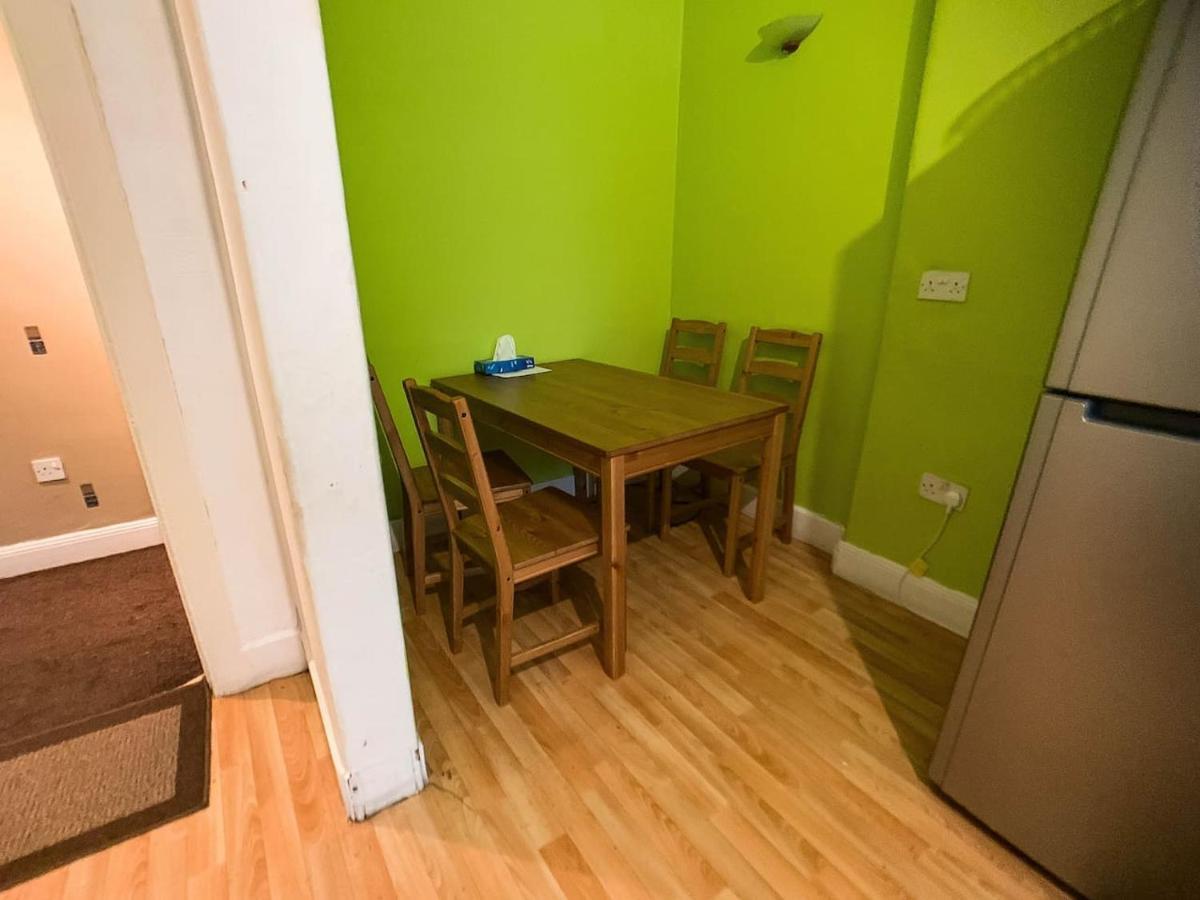 Large Glasgow South Family Home - Free Parking 外观 照片